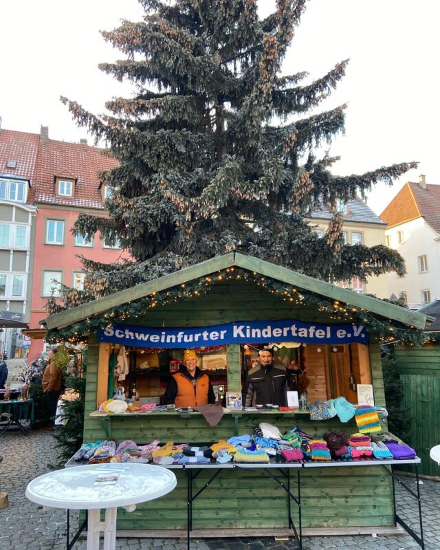 #teamfürst übernimmt heute die Verkaufshütte der @schweinfurter_kindertafel auf dem Schweinfurter Weihnachtsmarkt. Neben uns sorgt @matzerossi ab 18.00 Uhr für Gute Stimmung! Komm vorbei und lass uns gemeinsam etwas Gutes tun! 

Wir freuen uns auf dich!

#teamfürst #teamfürsthilft #schonungen #schweinfurt #schweinfurterkindertafel #weihnachtsmarkt #matzerossi