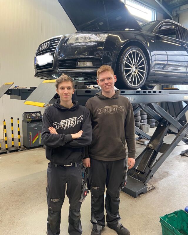 ❌❌Breaking News❌❌

Glückwunsch Jungs! Jetzt seid ihr offiziell KFZ-Mechatroniker!💪🏻💪🏻💪🏻

Rene (links im Bild) hat schon mit 14 als Schüler das erste Praktikum bei uns gemacht umso mehr freut es mich das Rene uns auch als Mechatroniker erhalten bleibt!😎

Damien (rechts im Bild) ist während der Ausbildung zu uns gewechselt. Auch er bleibt uns jetzt als Mechatroniker erhalten.👍🏼

Wir sind sehr stolz auf unsere Eigengewächs und die zwei Gesellen zusätzlich können wir gut gebrauchen! 

🔽🔽🔽🔽🔽🔽🔽🔽🔽🔽🔽🔽🔽

Für 2023 haben wir übrigens noch Ausbildungsplätze frei, wenn du also bock auf Ausbildung mit Zukunft hast oder jemanden kennt der gut zu uns passen würde, bitte melden!😉

#teamfürst #ausbildung #kfzmechatroniker #hwk #schonungen #schweinfurt