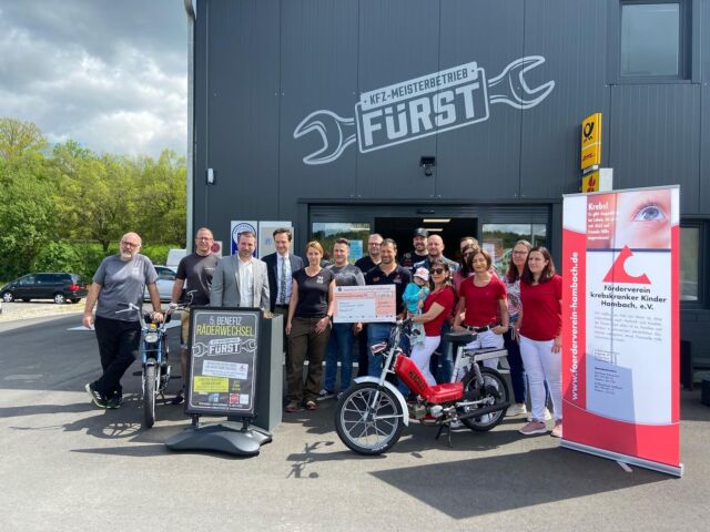 Leute was war das denn bitte??😍😍😍

‼️‼️10276,-‼️‼️

So hoch war der Scheck den wir heute gemeinsam mit den Lauffreunden Schonungen, der Sozialstation Liborius Wagner e. V., den fleißigen Helfern von @holgers_schlemmerbude , @slowridersmofaclub dem Förderverein krebskranker Kinder Hambach e.V. übergeben durften. 

Trotz mäßigen Wetter konnten wir bereits am Samstag mit unseren Räderwechsel gemeinsam mit den Slowriders, Holger‘s Schlemmerbude und der Band Borszalino ein Rekordergebnis einfahren. 

Am Sonntag zum Spendenlauf der Lauffreunde Schonungen und der Sozialstation Liborius Wagner war der Wettergott dann auf unserer Seite und dank den Lauffreuden Schonungen, der Sozialsation Liborius Wagner, Musiker Frank Korn und vielen weiteren freiwilligen Helfern, der Samstag nochmal übetroffen werden. 

Wir alle sind von der Spendensumme überwältigt und danken euch von Herzen! Hier kann etwas großes entstehen!!

Danke auch vorallem auch an mein ganzes Team welches sich wiedermal den Allerwertesten für den Guten Zweck aufgerissen hat! Ohne euch wäre das ganze nie entstanden und würde auch heute nicht in diesem Ausmaß möglich sein!

❤️❤️❤️❤️❤️DANKE❤️❤️❤️❤️❤️